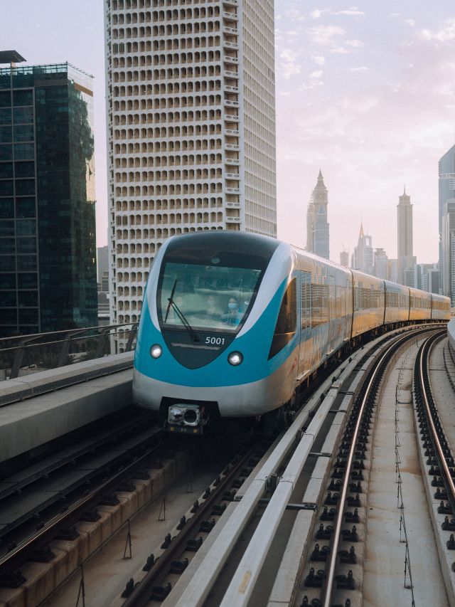 Kolkata Metro পানির নীচ দিয়ে কবে চলবে  মেট্রো?